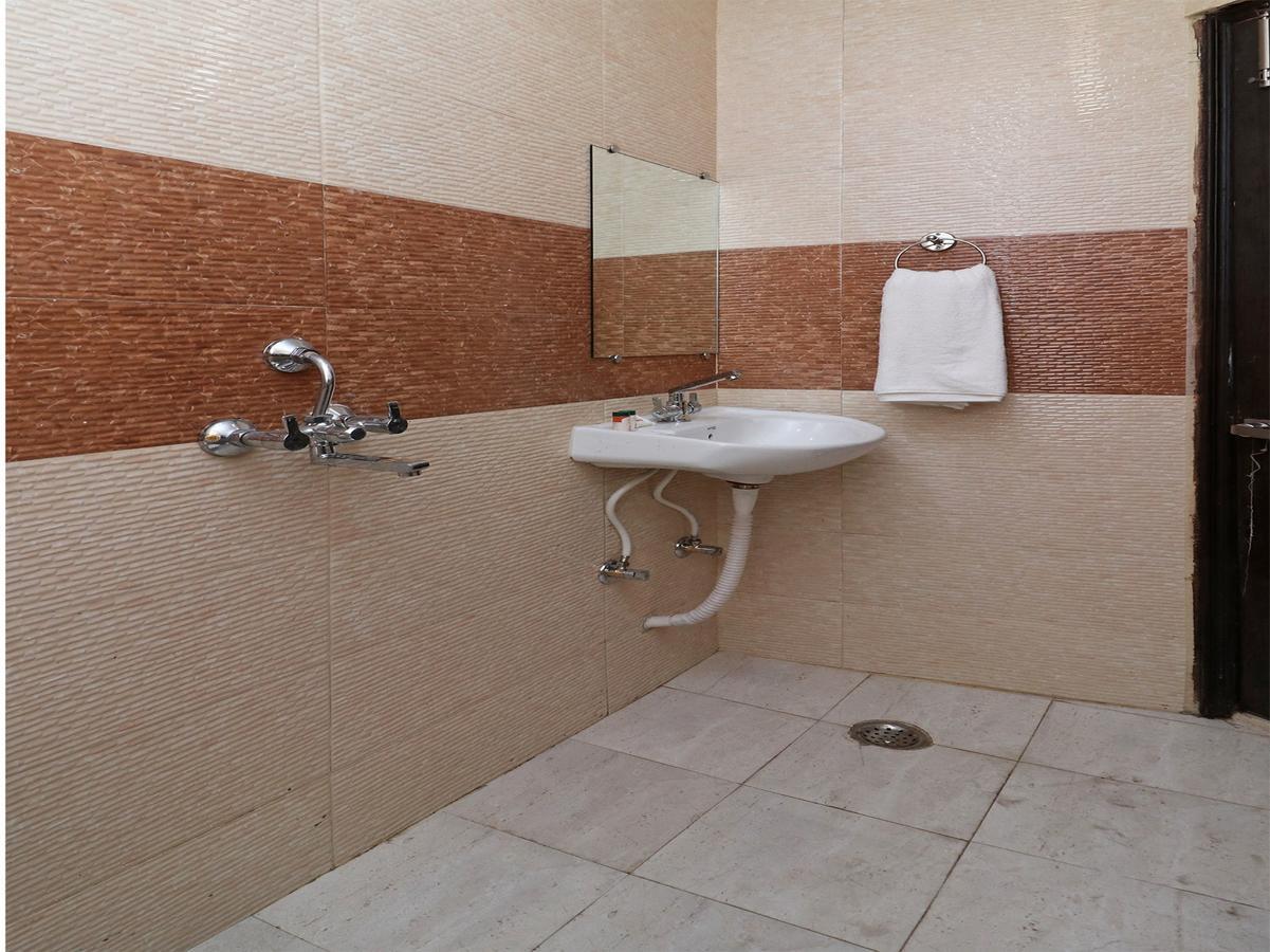 Oyo 11593 Hotel Aman Guest House New Delhi Luaran gambar